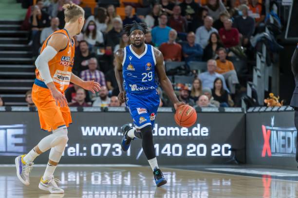 在这场引人 在这场引人