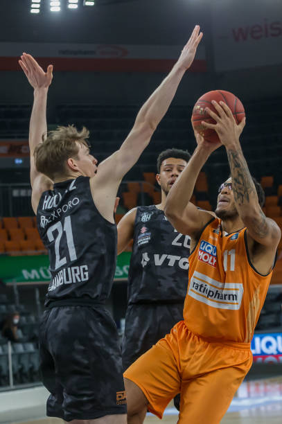 在全球化背 在全球化背